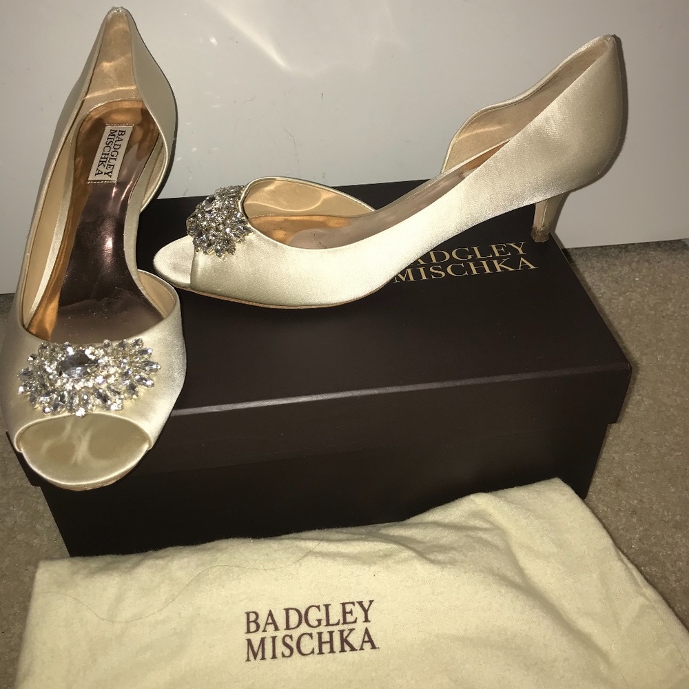 Badgley Mischka Ivory Macie Satin Pumps